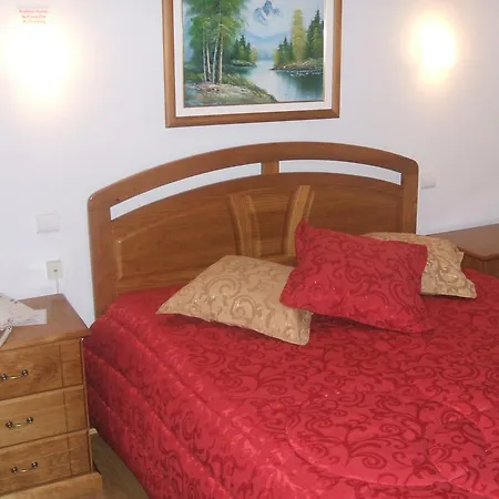 Residencial Pinto Konukevi Guarda